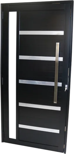 Porta pivotante preta com friso e puxador da Linha Elegance